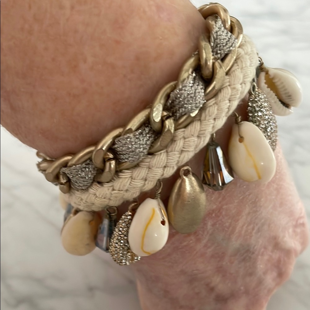 Elegant Shell and Silver Bracelet with magnetic closure